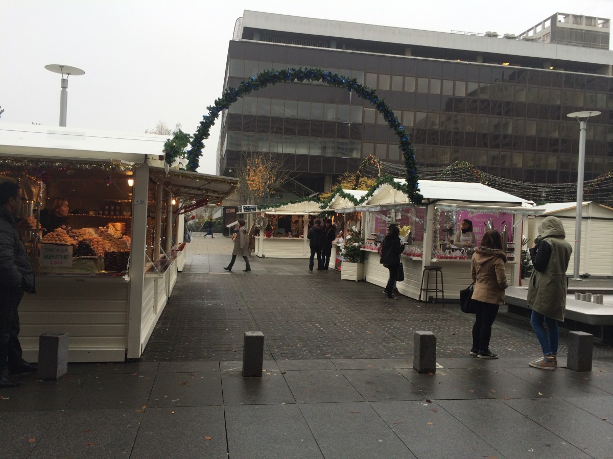 Les allées du marché de Noël de Rennes
