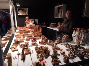 Jeux et casses-têtes en bois