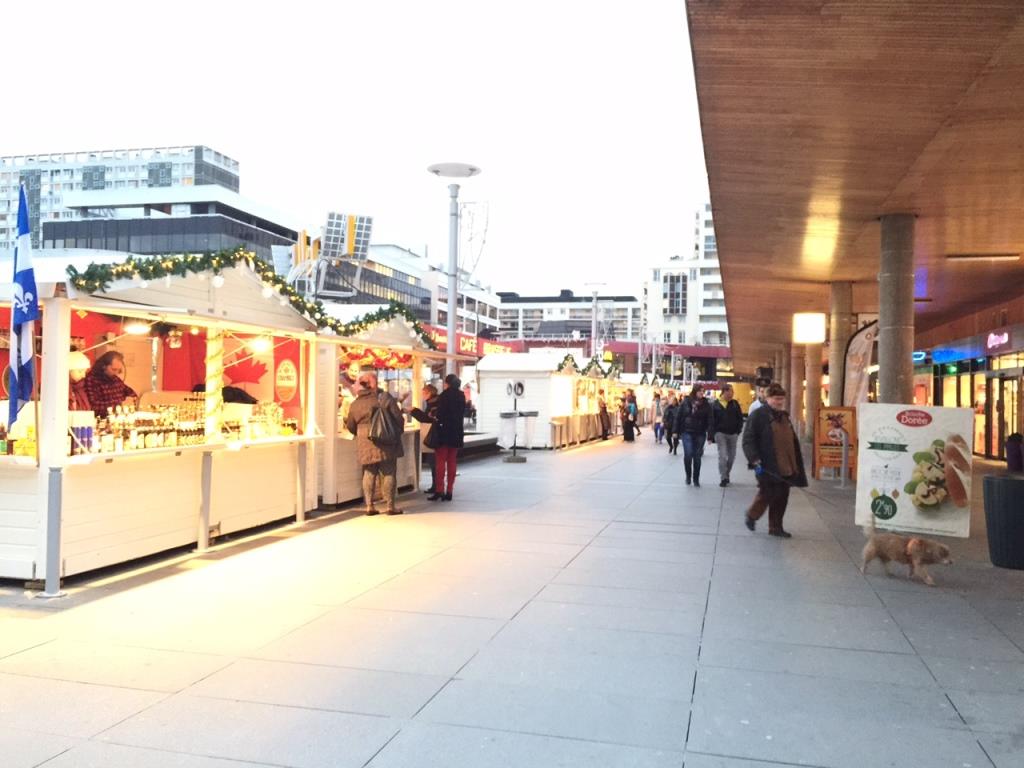 chalets blancs au marche de noel de rennes